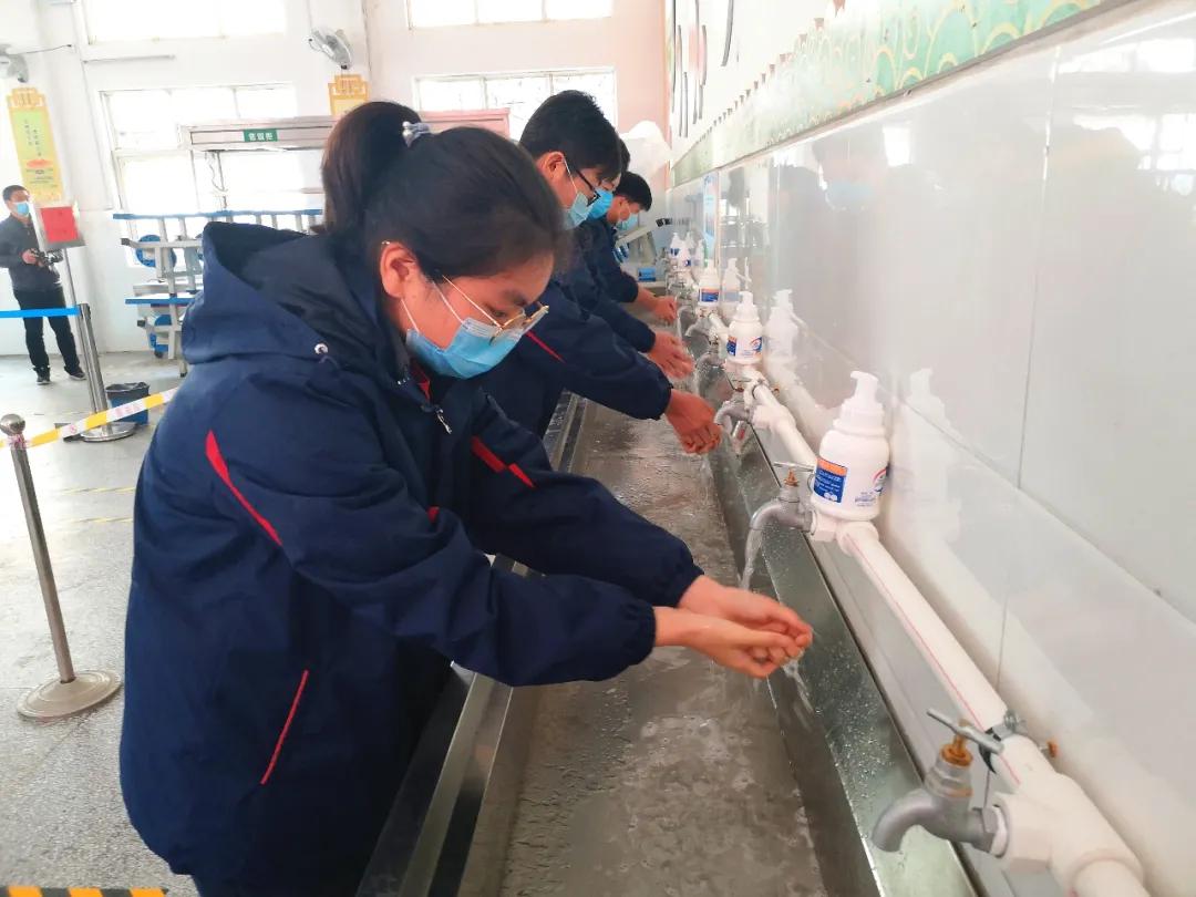 各学校开学第一天的报到情况,开学第一天的视频幼儿