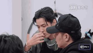 唇部精华熨斗,唇部熨斗推荐