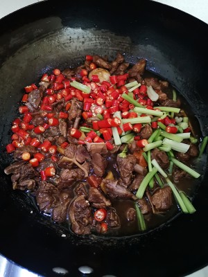 香辣啤酒鸭家常做法加土豆,香辣啤酒鸭的家常做法简单