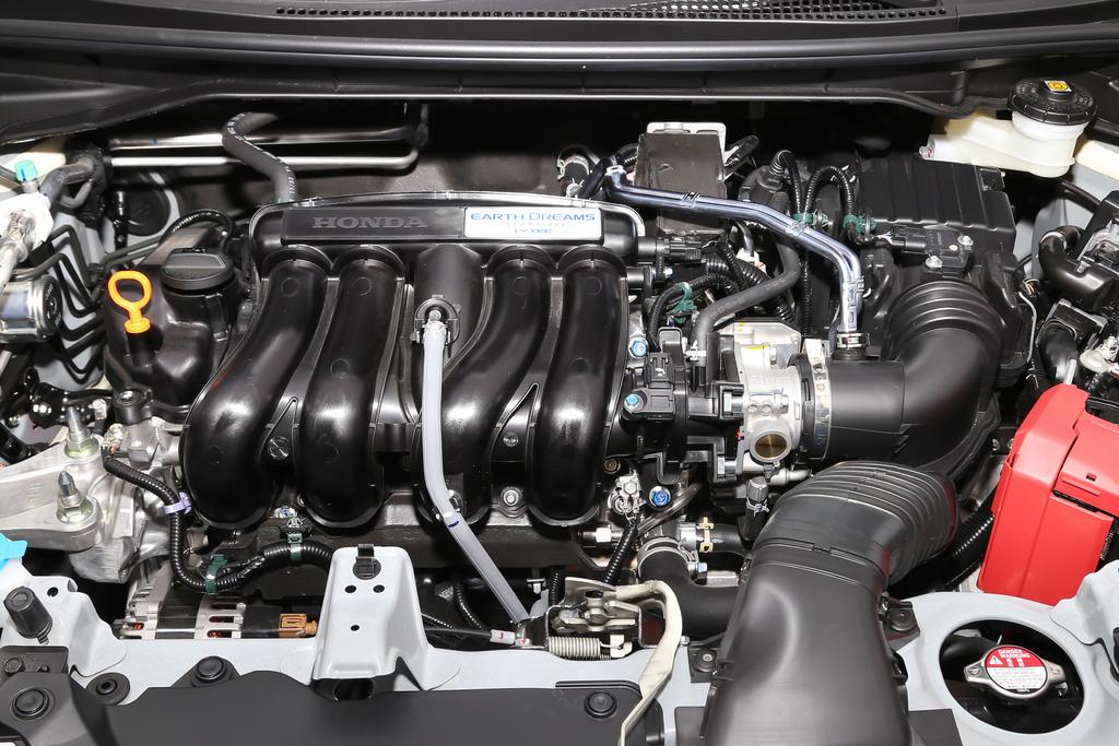 飞度适合183的人开吗,45岁男人适合开飞度吗