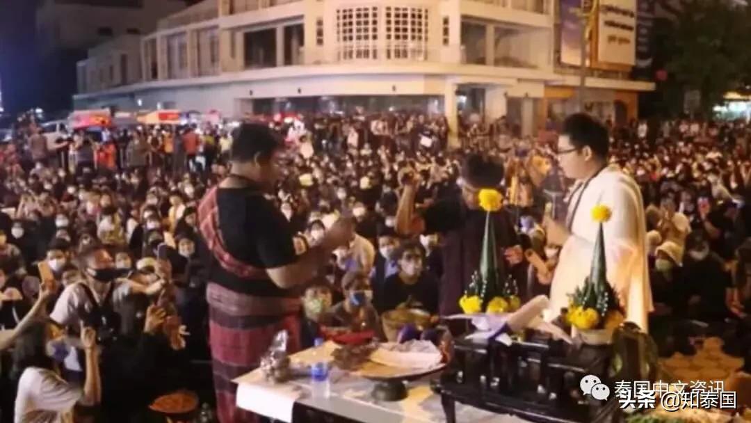 泰国*威示**者为了“毁灭独裁”，竟开始用上巫术了……