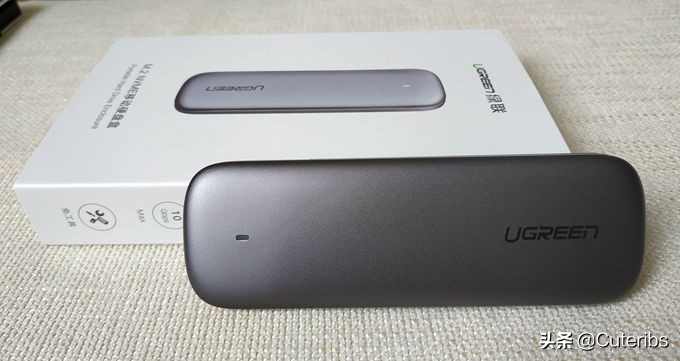 绿联nvme硬盘盒,绿联轻巧款nvme硬盘盒区别