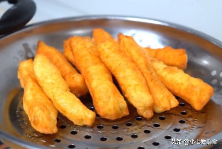 油条家庭版怎么做酥软好吃,油条配方和做法简单又好吃