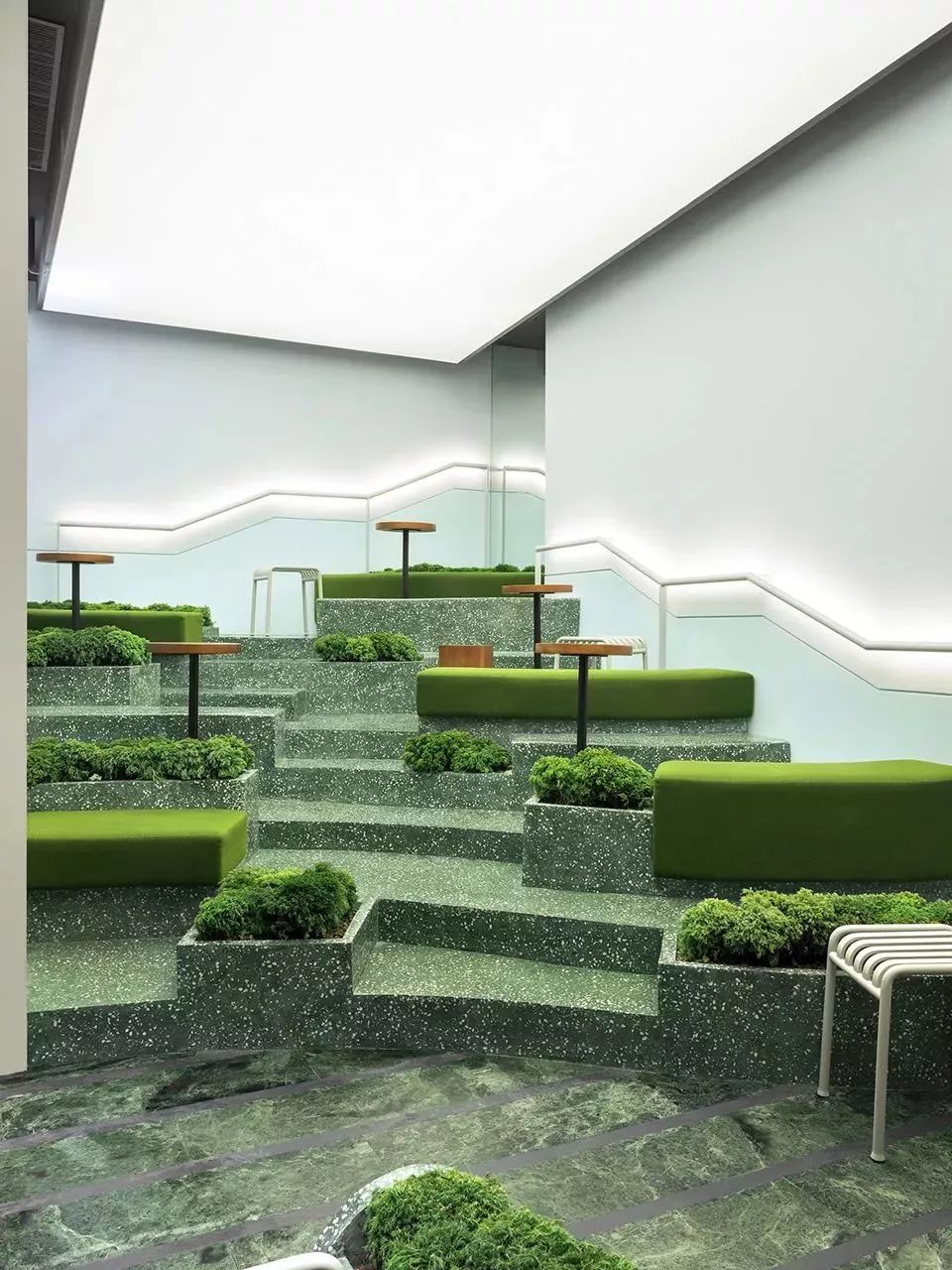 服装人要哭了！年利润4亿、估值90亿的喜茶竟然跨界服装行业？