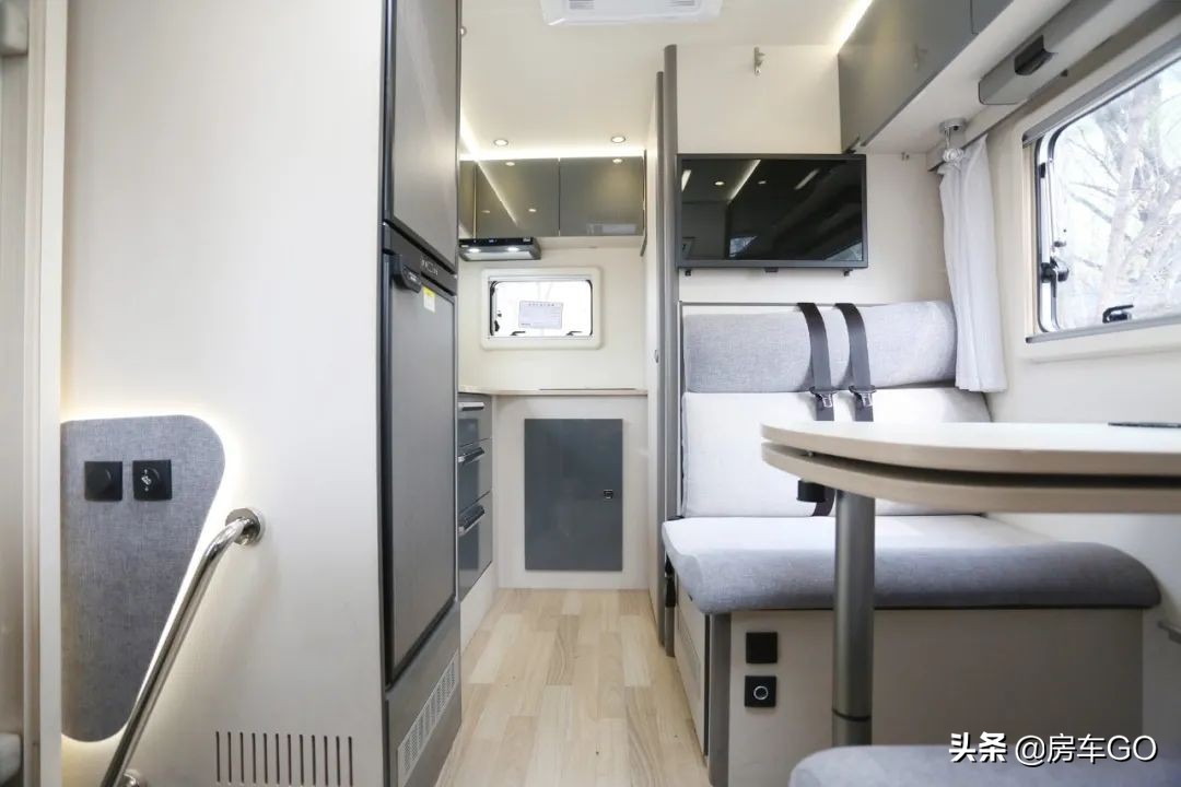 2.0t自动挡四驱越野房车13万左右,2.0t发动机8at轻卡房车