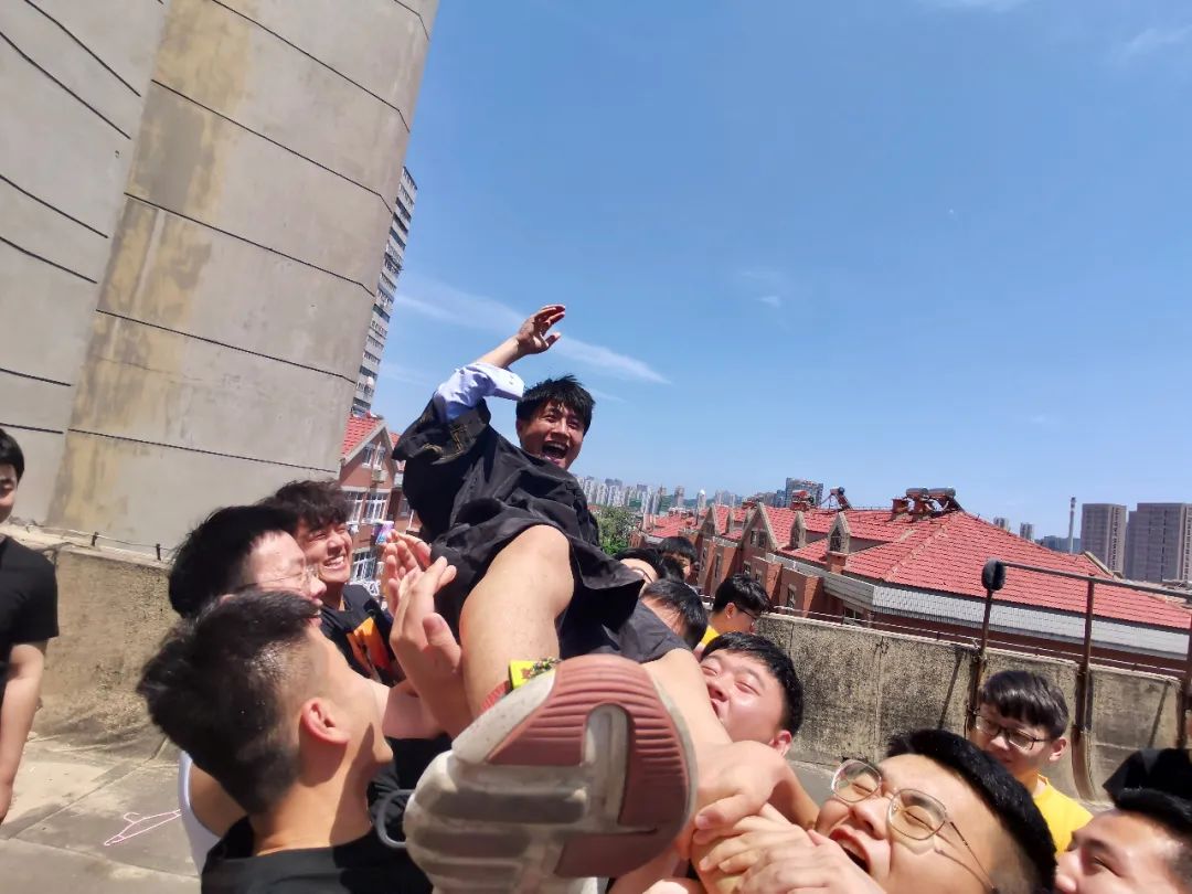 毕业季纸短情长青春永不散场,青春不散场毕业季故事