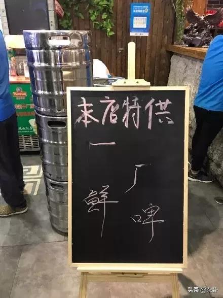 青岛本地人怎么喝青岛啤酒,青岛西海岸青岛啤酒