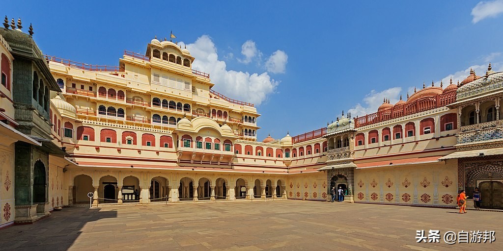 哪里有免费进入参观的古城堡,参观世界上最漂亮的城堡