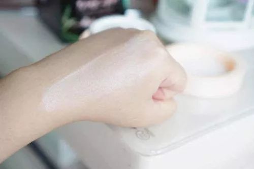 长痘应该避开这些化妆品