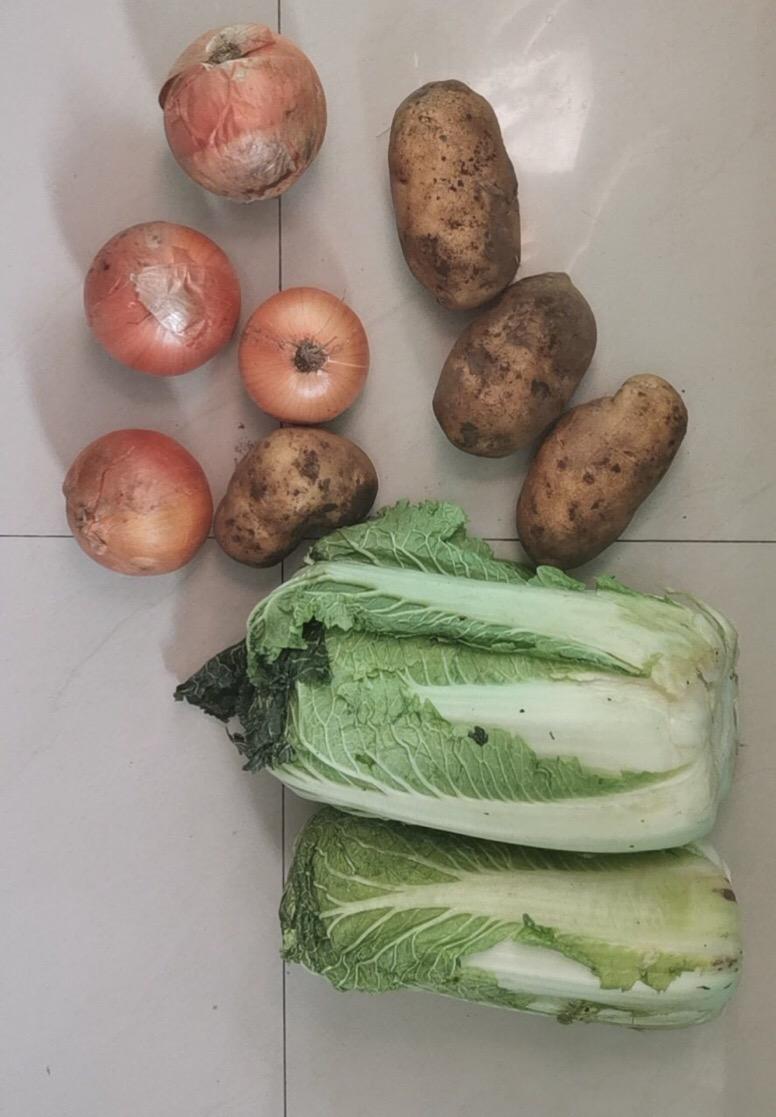 走出“断粮焦虑”的小城通化:小超市断货,网上平台失灵,志愿者彻夜送货,“30个人送1000户”