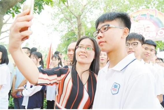 十年后当年的校园有什么变化,6070后童年学校生活的回忆