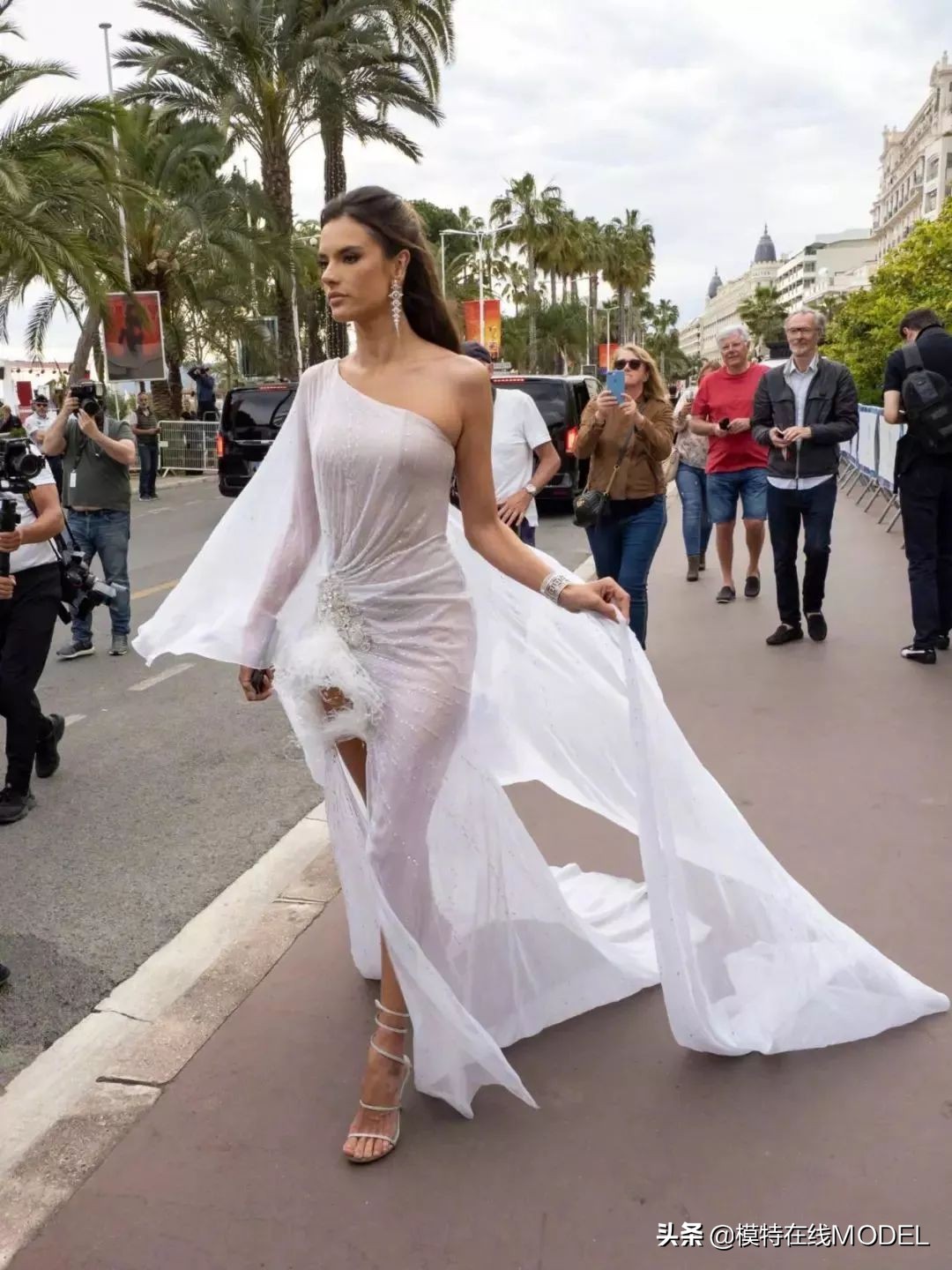 2019全球最性感女性名单出炉，奚梦瑶落选，AA刘雯呆拉肯豆齐上榜