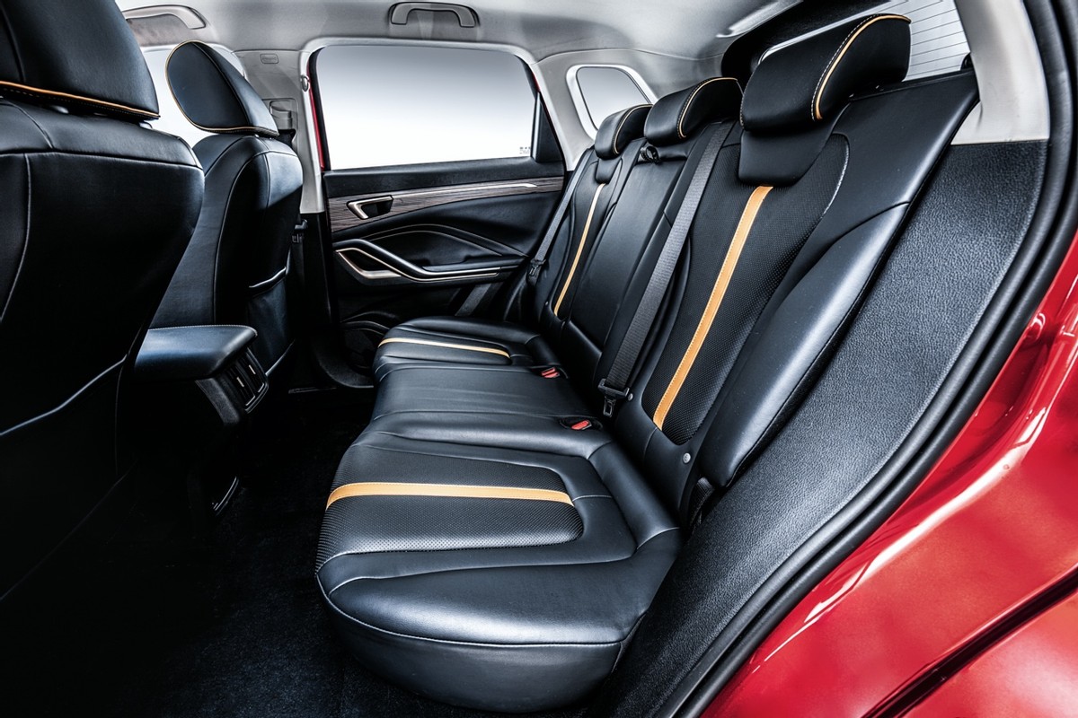 9.89-12.69万元,携手李宁羽毛球,奔腾T55正式跨界上市