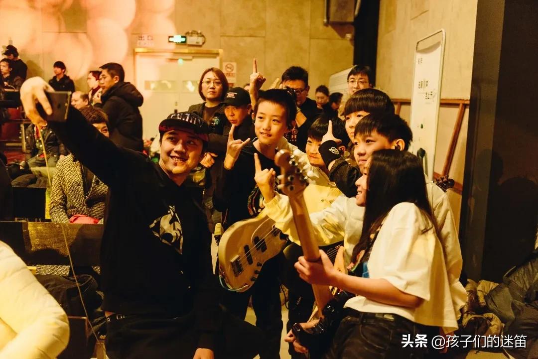 和自己偶像合作是种什么样的体验,当偶像的真实感受