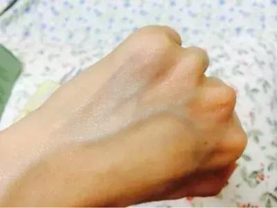 每秒卖出三瓶的倩碧小黄油，为什么就你用着闷痘出油？