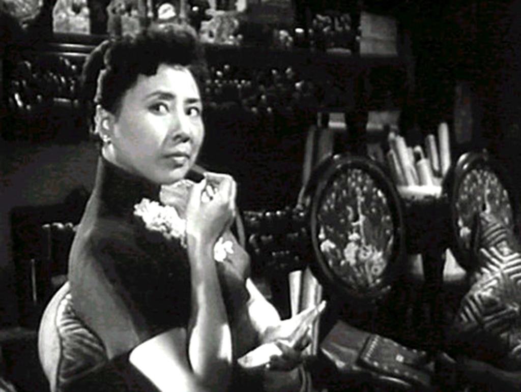 还记得女特务“八姑”吗？电影里荒唐爱上冯喆，现实中是刘琼妻子