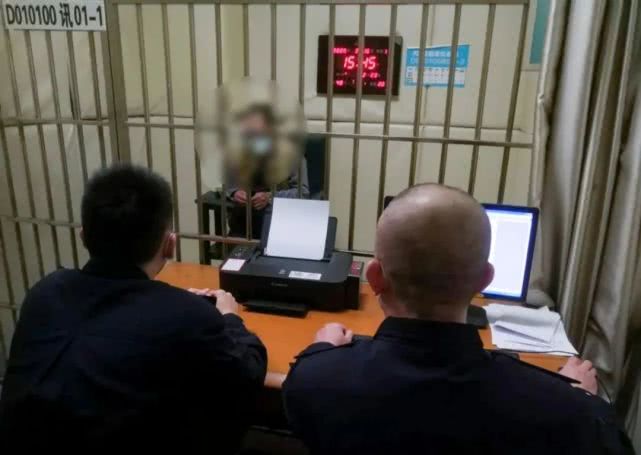 汕头57岁单身老头，专挑单身女性暴露*体下**，被警方抓获