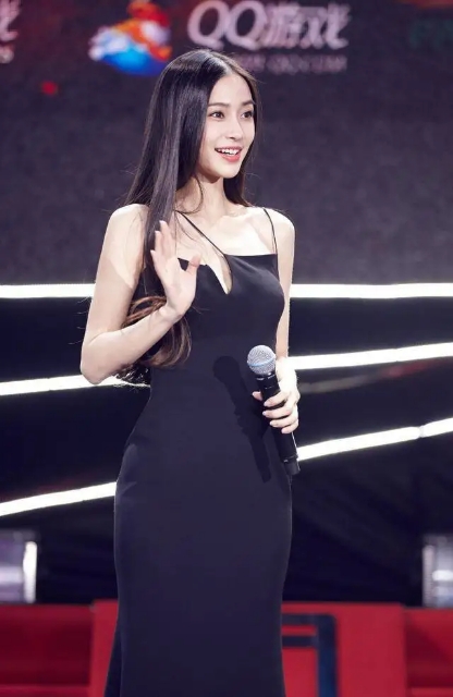 杨颖吊带裙造型,杨颖黑色单肩裙