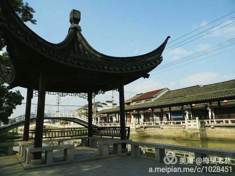 王店古称梅里，始建于五代后晋天福年间，距今有1000多年（2）。