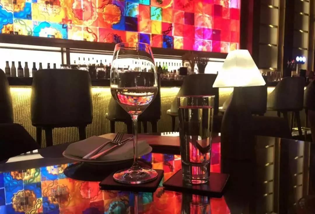 〔舞夜酒吧系列/红粉佳人.1〕这许多年，你还好吗？