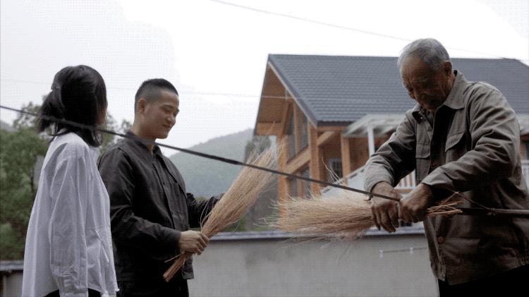 北京夫妻用200根木头造木屋过日子,北漂夫妻改造四合院