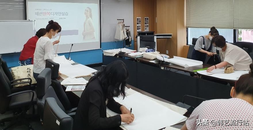 看童装最流行款式,2022年最流行秋冬款的童装风格