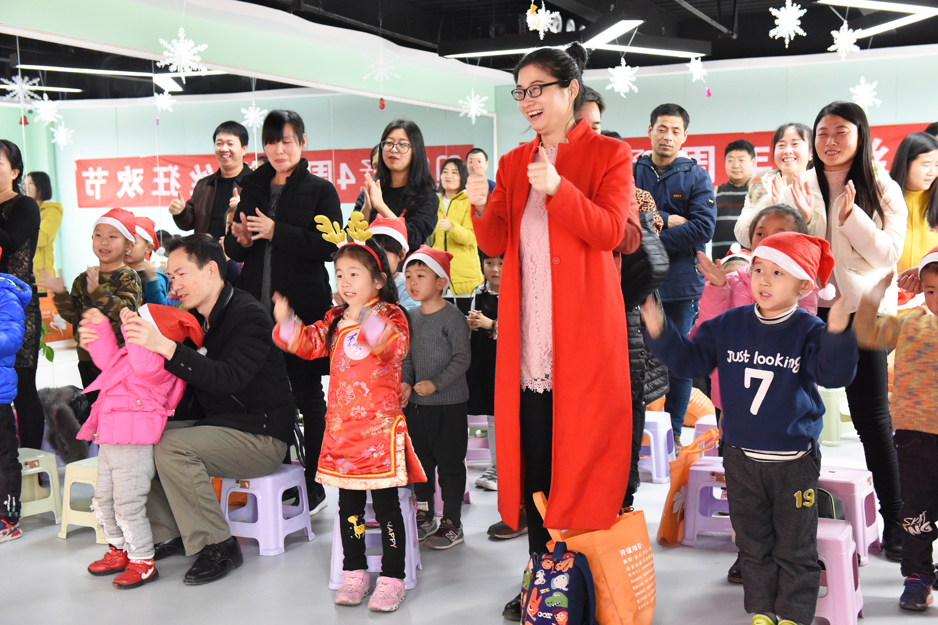 丰富多彩别开生面喜迎圣诞——贝贝亲子四周年粉丝节庆典活动记