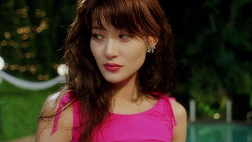 陈宝莲成疯之路:15岁被母亲逼迫赚钱,29岁自杀狠弃未满月儿子