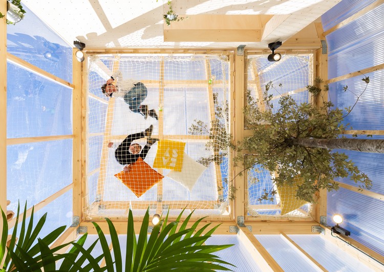 面面俱到的透明木楼,马德里庭院中央的艺术家城市住宅装置