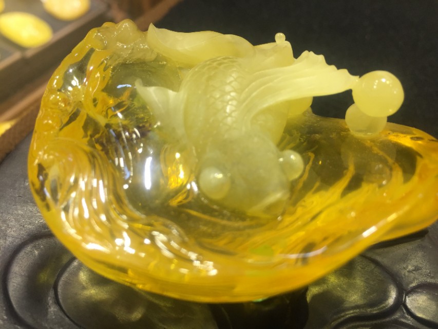 数千万年前琥珀是怎么成形的,琥珀完美封存的古老记忆