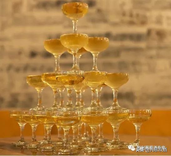 那个带唇印的红酒杯是什么杯?看完你就是朋友圈最懂葡萄酒杯的人