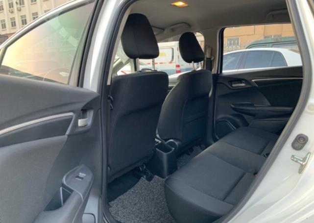 开了5年的本田锋范还能值多少钱,开了5年10万公里的飞度值多少钱