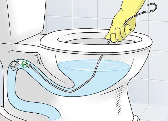 抽水马桶堵了?别急,利用常见的4种日用品及方法即可疏通