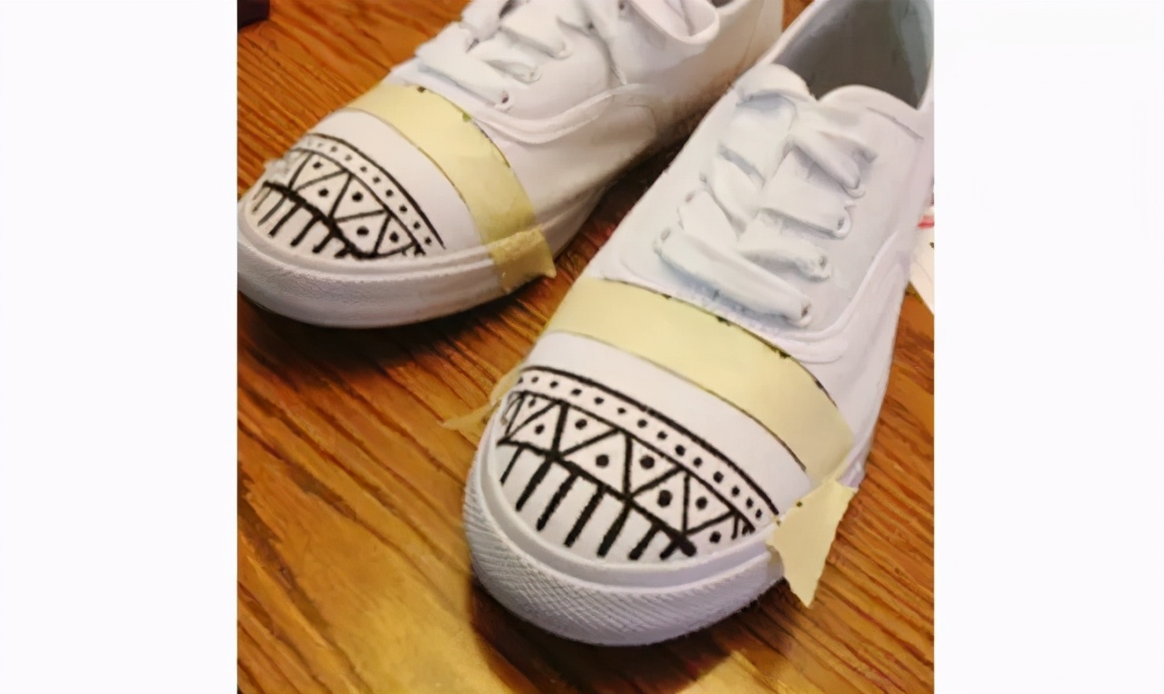 穿腻了小白鞋可以这样来改造,教你把小白鞋变潮流
