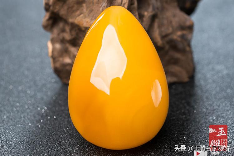 蜜蜡鉴定真假最简单方法,蜜蜡真假鉴定最简单的方法