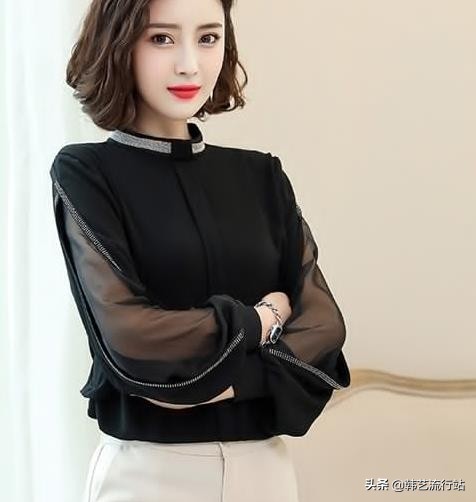 消费者永远喜爱最时尚黑白经典，成为韩国女装界的时尚焦点