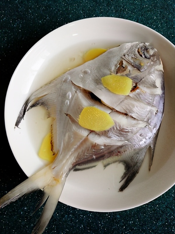 清蒸鲳鱼正宗做法,清蒸鲳鱼的正确做法步骤