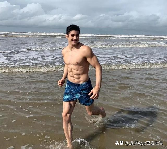 “巴西吴彦祖”爆红网络，帅气颜值不输本尊，完美身材叫板彭于晏