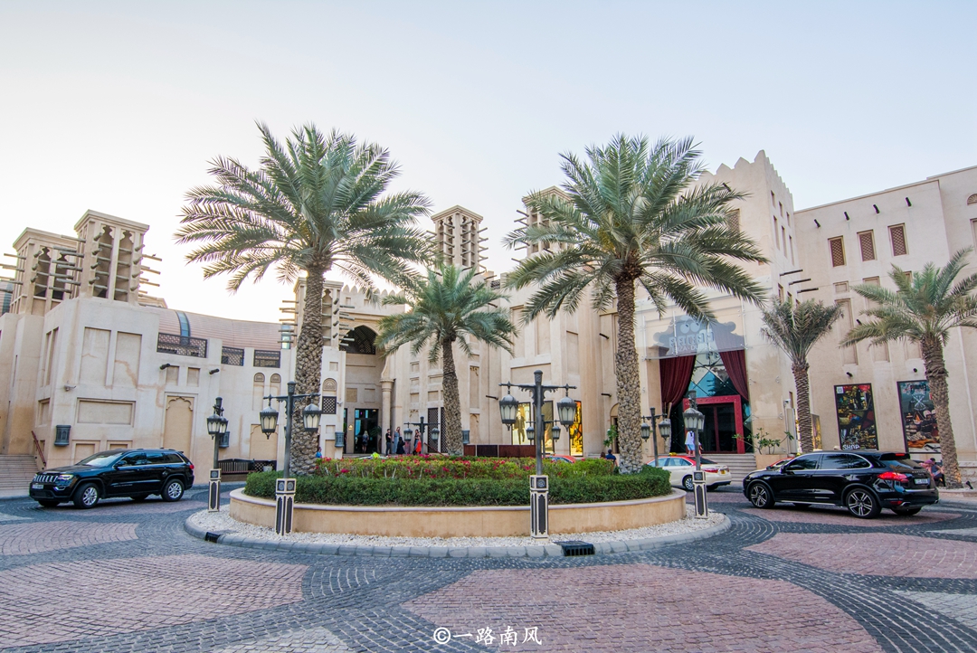 迪拜一望无际大沙漠,中东沙漠明珠迪拜