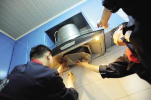 油烟机油污很厚用什么去污最有效,清洗油烟机油污倒哪