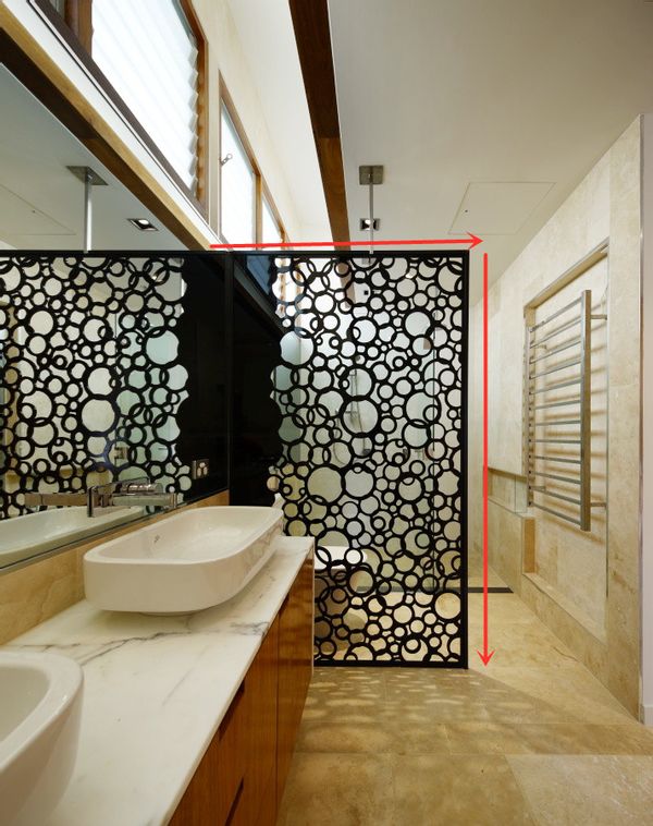 老爸会捯饬，10根PVC管连在一起装在楼梯旁，废物材料变成宝