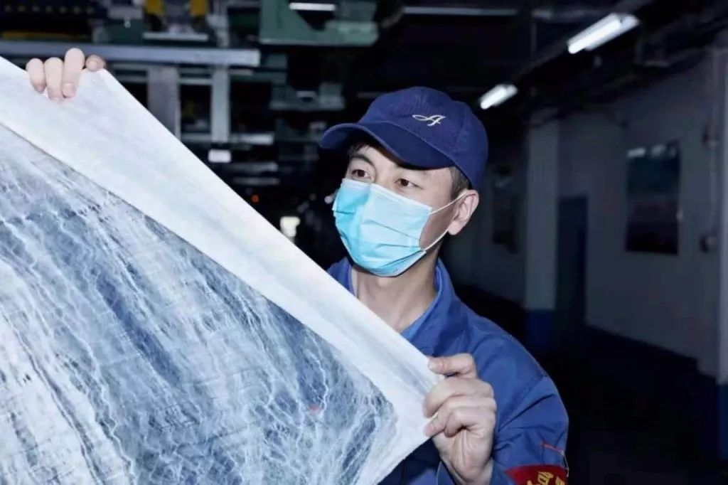 抗疫生产两手抓,抗疫情抓生产两不误