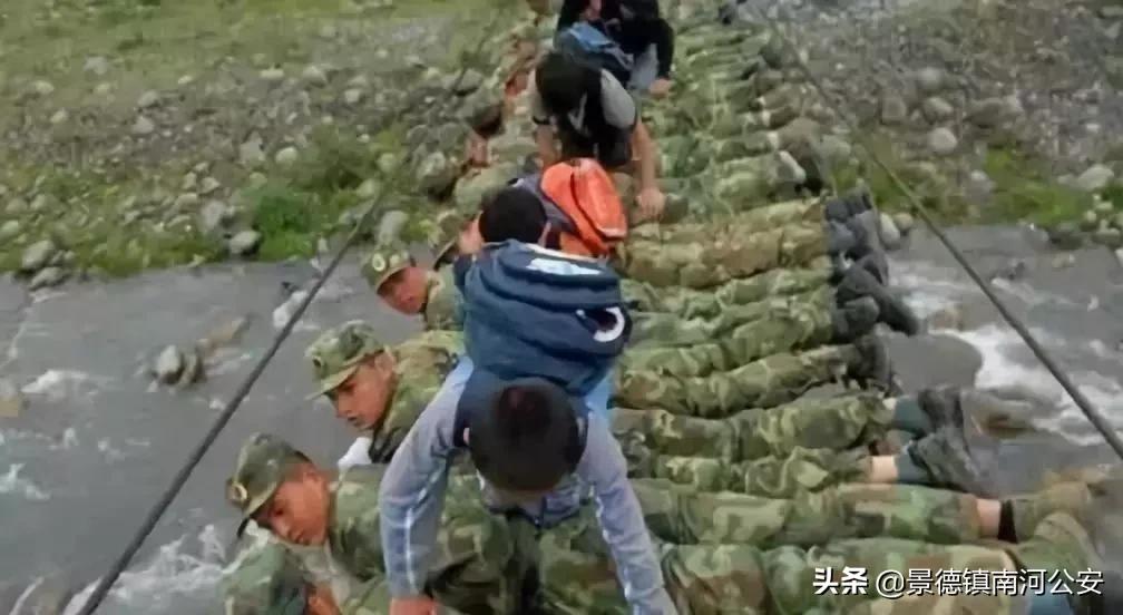 朋友圈最牛刷屏：周总理，飞机再也不用飞两遍了...