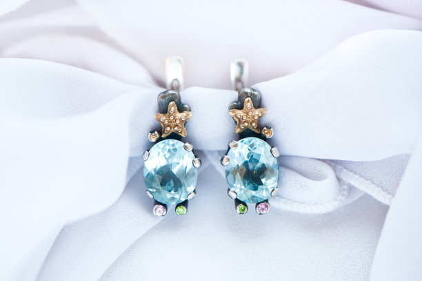 别人眼中的珠宝销售员,珠宝销售员在工作中存在的问题