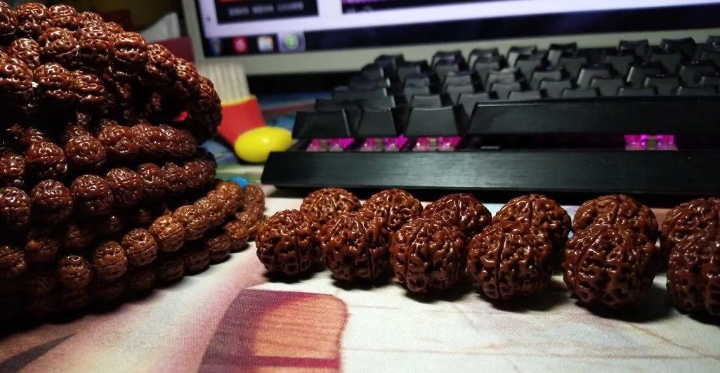 金刚菩提手串黑了怎么办,金刚菩提上油黑了怎么处理