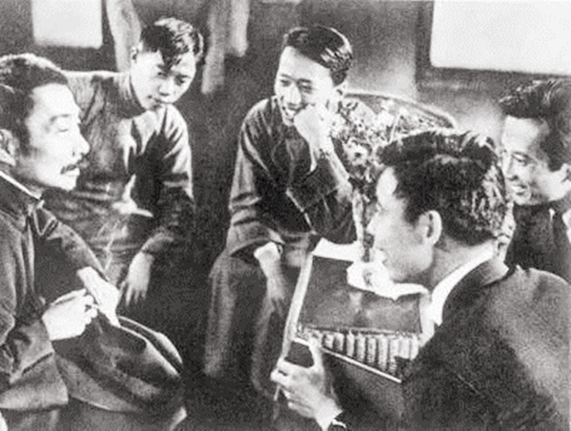 鲁迅不为人知的一面:一生爱烟,想戒却戒不掉,最后死于香烟