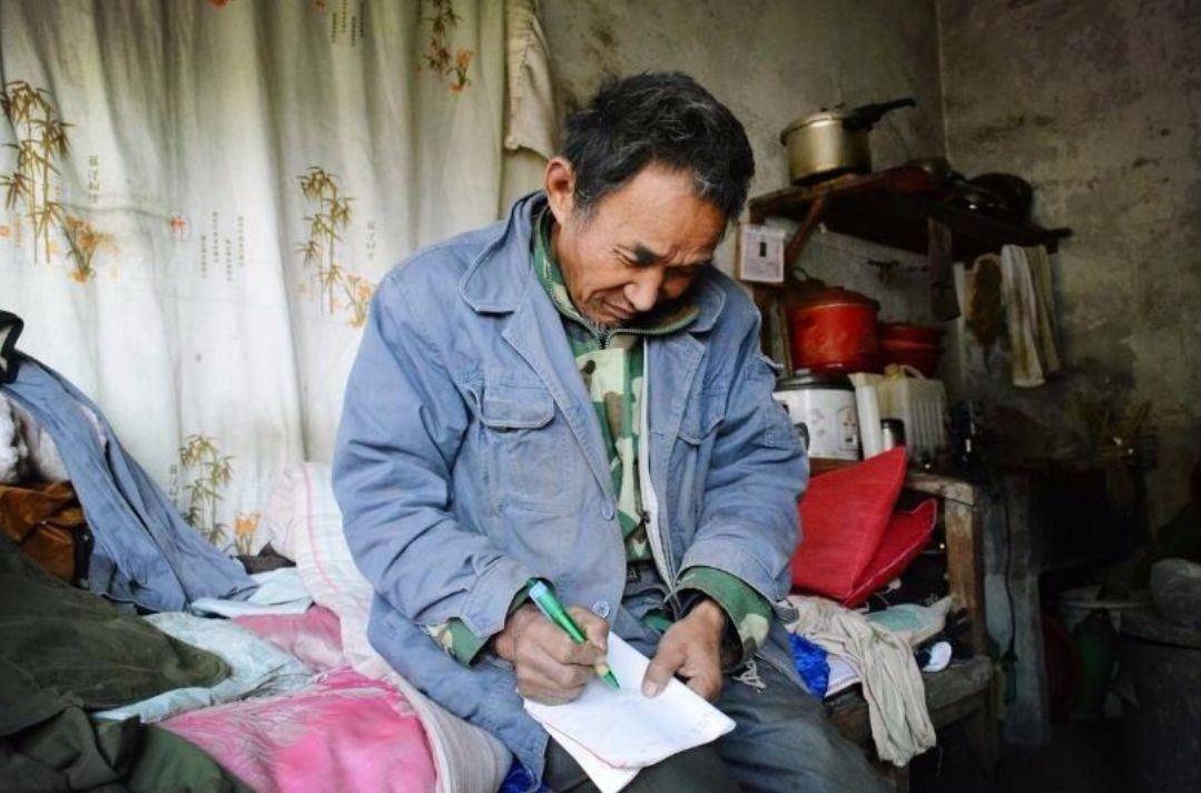 日本疯狂啃老族，父亲死亡一个月被发现，原因只为能多领养老金