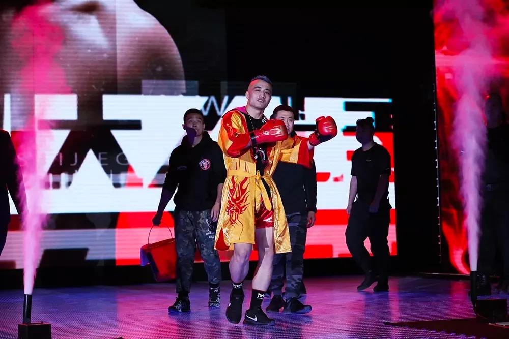 人物|中国格斗狂蟒,会写诗的格斗高手