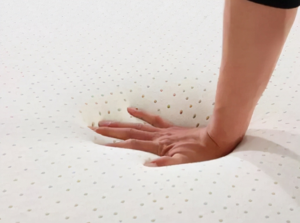 买床垫试弹性,黄麻床垫真的比椰棕床垫好吗