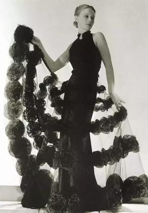 她守着时尚界一个大秘密,直到去世的20多年后才被世人知晓